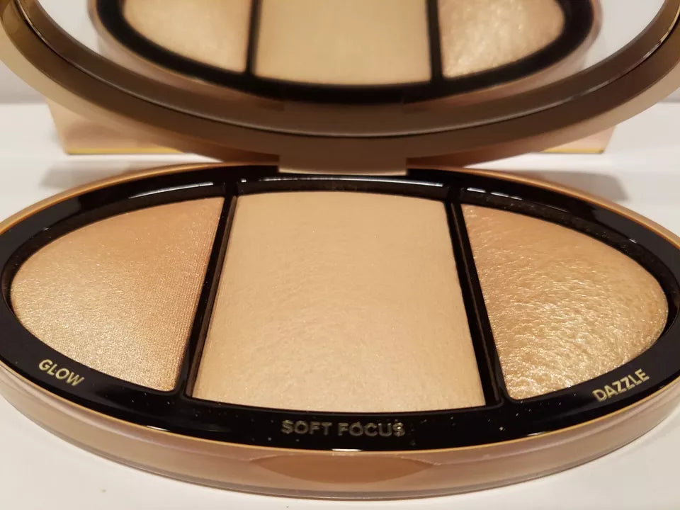 Too Faced born this way highlighter pallet